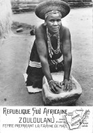 AFRIQUE DU SUD South Africa ZOULOULAND Femme Préparant La Farine De Mais  (scans R/V) N° 49 \ML4038 - South Africa
