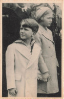 BELGIQUE - Prince Baudouin Et Princesse Joséphine Charlotte Au Lancement D'une Malle - Cartes Postales Anciennes - Personaggi Famosi