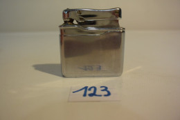 C123 Ancien Briquet - 1970 - Briquet De Table - Calibri Mono 19 - Autres & Non Classés