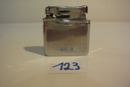 C123 Ancien Briquet - 1970 - Briquet De Table - Calibri Mono 19 - Other & Unclassified