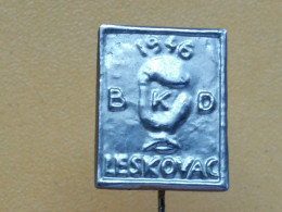 Badge Z-52-1 - BOX, BOXE, BOXING CLUB LESKOVAC, SERBIA - Boxing