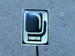 Badge Z-52-1 - BOX, BOXE, BOXING CLUB NIS, SERBIA - Boxe