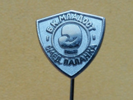 BADGE Z-52-1 - BOXING CLUB MLADOST, SMEDEREVSKA PALANKA, SERBIA - Boxen