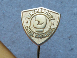 BADGE Z-52-1 - BOXING CLUB MLADOST, SMEDEREVSKA PALANKA, SERBIA - Pugilato