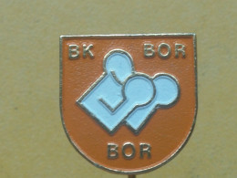 Badge Z-52-2 - BOX, BOXE, BOXING, CLUB BOR, SERBIA - Boxeo