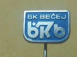 Badge Z-52-2 - BOX, BOXE, BOXING, CLUB BECEJ, SERBIA - Boxeo