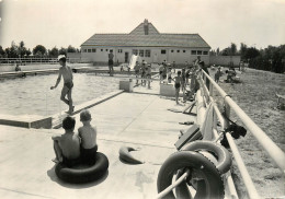 COURTENAY LA PISCINE  - Courtenay