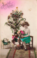 ENFANT - Joyeux Noël - Petite Fille Avec Ses Cadeaux Sous Le Sapin - Colorisé - Cartes Postales Ancienne - Portraits