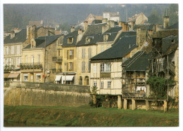 24 - Montignac - Le Charme Des Vieilles Maisons à Galeries Longeant Les Quais - Montignac-sur-Vézère