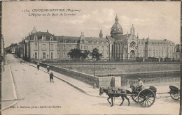 Château Gontier * L'hôpital Vu Du Quai De Lorraine * Attelage - Chateau Gontier