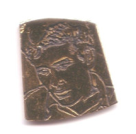 R246 Pin's CINÉMA JAMES DEAN Gravé Série Limitée Doré à L'or Fin RARE Achat Immédiat Immédiat - Cinema