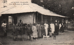 Afrique Occidentale - Guinée Française - Case Du Traitant De L'Intérieur (guérisseur) Carte N° 226 Non Circulée - Guinée Française