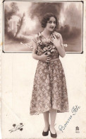 FANTAISIE - Femme - Bonne Fête - Femmeavec Des Fleurs - Cadre - Cartes Postales Ancienne - Vrouwen