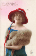 FANTAISIE - Femme - Bonne Année - Cape En Fourrure - Chapeau Rouge - Cartes Postales Ancienne - Women