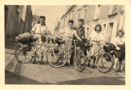 St Calais * Rue Et Villageois En Vélo * Photo Ancienne 8.6x6cm - Saint Calais