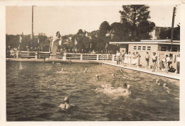 St Calais * La Piscine * Enfants Baigneurs Maillot De Bain * Photo Ancienne 8.8x6cm - Saint Calais