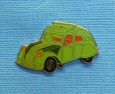 1 PIN'S //  ** CITROËN 2 CV DÉCAPOTABLE / VERTE ** - Citroën