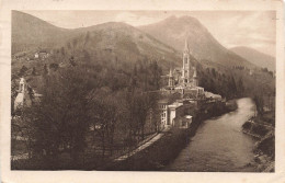 FRANCE - Lourdes - La Basilique Et Le Monument Interallié - Carte Postale Ancienne - Lourdes