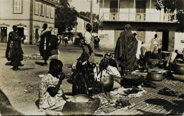 4624 -:  SAINT LOUIS :  Marché  CARTE PHOTO SIGNEE   F. FIVEL  En Haut A Droite - Sénégal
