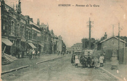 Hirson * Avenue De La Gare * Commerce Smagasins Enfants Villageois Automobile Ancienne - Hirson