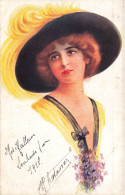 ARTS - Peintures Et Tableaux - Une Dame Avec Un Chapeau à Plume - Carte Postale Ancienne - Peintures & Tableaux