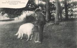 FRANCE - Périgord - Deux Chercheurs De Truffes - En Arrêt - Carte Postale Ancienne - Autres & Non Classés