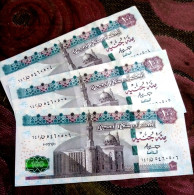 EGYPT, 3 Consecutive Notes Of The 100  POUNDS, 2023, P-76c, SIG/H.A.ALLAH , UNC - Egypte