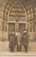 ALLEMAGNE - Koeln - Cologne Carte Photo - 3 Hommes Sur Le Parvis De La Cathedrale En 1922  - Carte Postale Ancienne - Köln