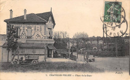 Chaville        92        Place De La Gare   Café  Charleux     N°7     (Voir Scan) - Chaville