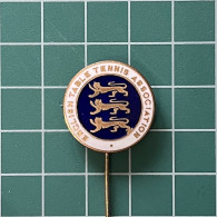 Badge Pin ZN013107 - Table Tennis (Ping Pong) England Association Federation Union - Tenis De Mesa