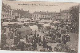 Finistère :  LESNEVEN : La Place , Le  Marché Aux  Sabots  Bretons - Lesneven