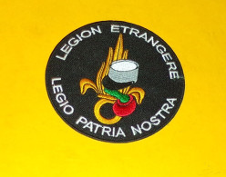 TISSU PATCH : LEGION ETRANGERE , LEGIO PATRIA NOSTRA  , DIAMETRE 9 CM , BON ETAT VOIR PHOTO . POUR TOUT RENSEIGNEMENT ME - Ecussons Tissu