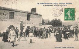 St Brévin Les Pins * Place De La République * La Publication à La Sortie De La Messe * Crieur De Rue Publicateur * Café - Saint-Brevin-les-Pins