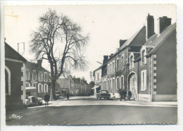 CPSM 18 Cher - SANCERGUES - La Grande Rue, Place De L'Eglise - Voitures Années 50/60 - Camion Citroën, Simca Aronde - Sancergues