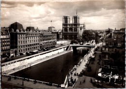 1-12-2023 (1 W 5) France - B/w - Notre Dame De Paris - Churches & Cathedrals