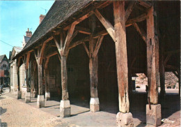 CPM 37 (Indre-et-Loire) Luynes - Ancienne Halle Du XVe Siècle TBE - Plazas De Mercados