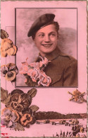 MILITARIA - Portrait D'un Soldat - Chance - Fleurs - Colorisé - Caserne Militaire - Carte Postale Ancienne - Autres & Non Classés