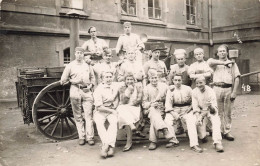 CARTE PHOTO - Groupe De Personnes - Carte Postale Ancienne - Fotografie