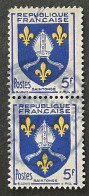 FRA1005Ux2v - Armoiries De Provinces (VII) - Saintonge - Pair Of 5 F Used Stamps - 1954 - France YT 1005 - 1941-66 Coat Of Arms And Heraldry