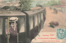 FANTAISIES - Une Femme Descendant Du Wagon Du Train - Colorisé - Carte Postale Ancienne - Women