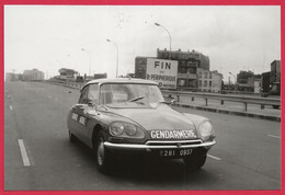 BELLE REPRODUCTION D'APRES UNE PHOTO ORIGINALE - CITROEN DS GENDARMERIE NATIONALE - BOULEVARD PÉRIPHÉRIQUE - Auto's