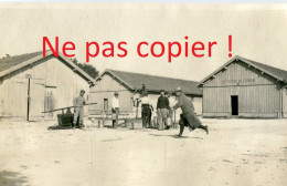 PHOTO FRANÇAISE - POILUS EN CORVEE D'EAU AU CAMP DE CHALONS SUR MARNE PRES DE L'EPINE - GUERRE 1914 1918 - 1914-18