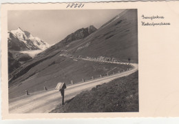 D9491) GROSSGLOCKNER Hochalpenstarße - Sehr Schöne Alte FOTO AK - Straße U. Holzkreuz Blick Auf Pasterze - Heiligenblut