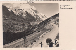 D9492) GROSSGLOCKNER Hochalpenstarße - 2 Personen Neben AUTO An Straße - Alte FOTO AK TOP ! - Heiligenblut