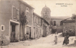 Gudmont * Place Et La Poste * Ptt * Villageois - Autres & Non Classés