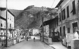 St Martin Du Var * Entrée De La Ville * Commerces Magasins Automobiles Villageois - Autres & Non Classés