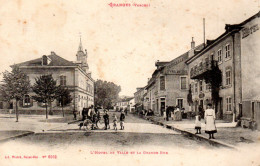 GRANGES SUR VOLOGNE  -  Hôtel De Ville Et Grande Rue  -  Belle Animation - Granges Sur Vologne