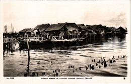 PC MALAYSIA, PENANG, CHINESE SAMPAN WALLS, REAL PHOTO POSTCARD (b1535) - Malaysia