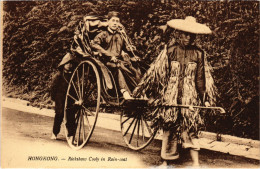 PC CHINA, HONGKONG, RICKSHAW COOLY IN RAIN-COAT, VINTAGE POSTCARD (b939) - Chine (Hong Kong)