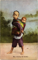 PC CHINA, HONGKONG, BOY CARRYING HIS BROTHER, (b908) - Chine (Hong Kong)